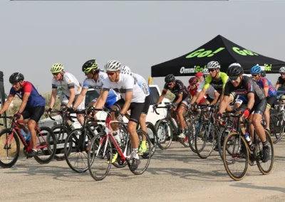 Cyclists starting race together